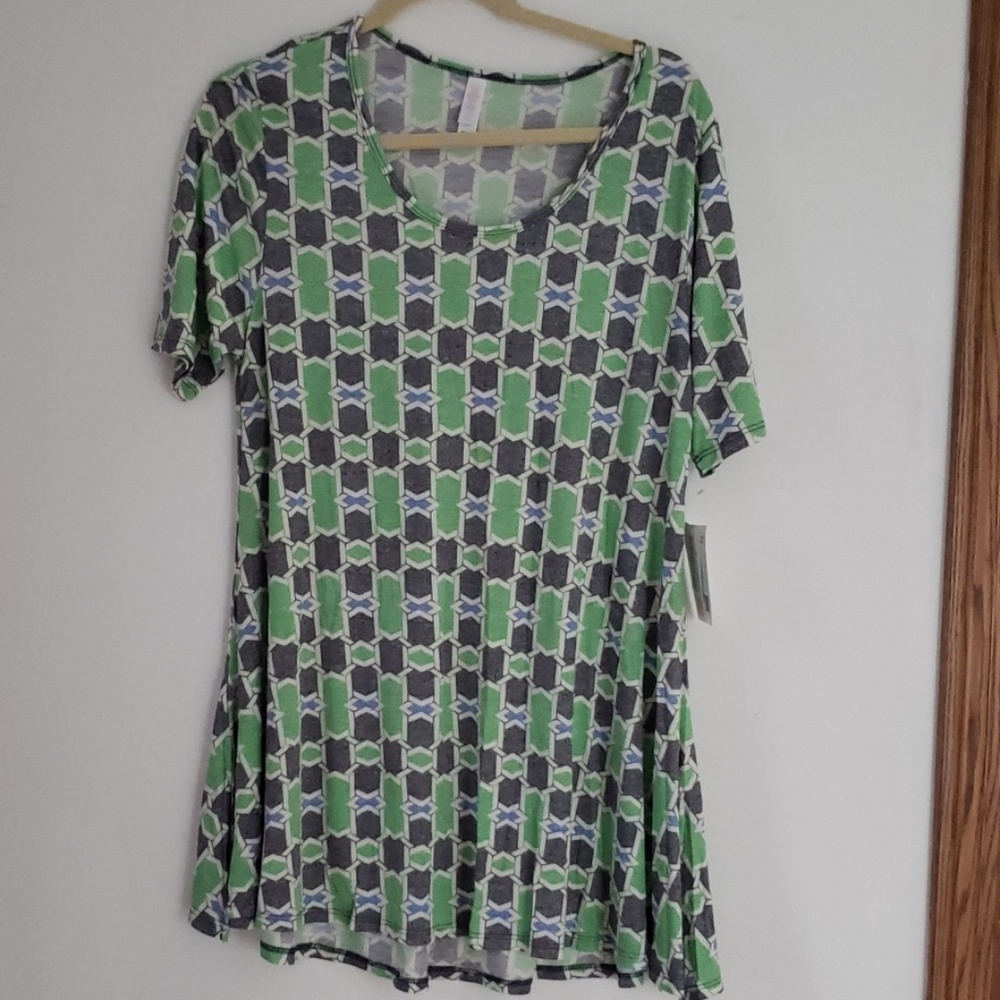 Lularoe Perfect T in Medium (10-12)